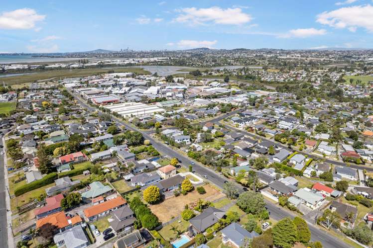 98 Hepburn Road Glendene_13