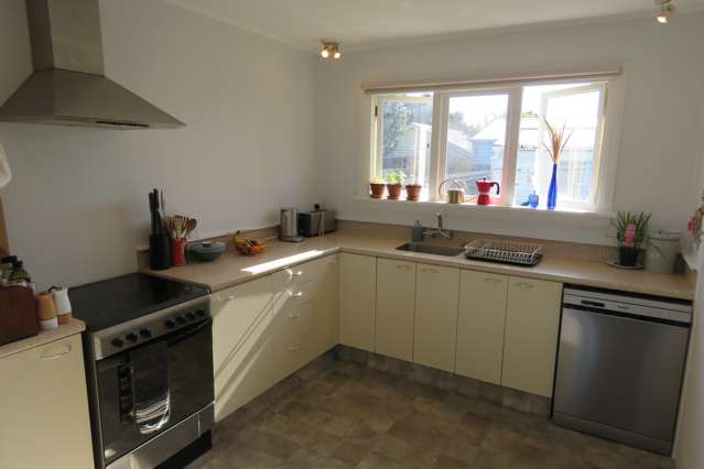 65 Coopers Road Dallington_1