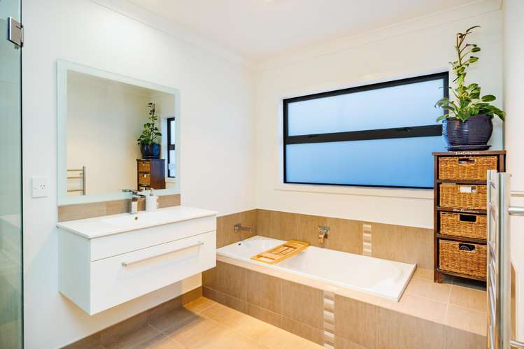 51 Chestnut Close Kelvin Grove_23