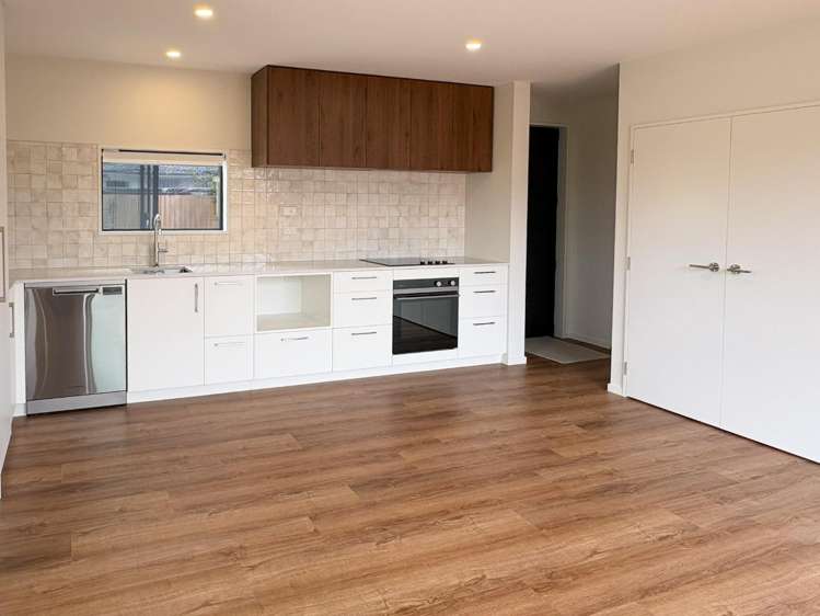 8/527 Hereford Street Linwood_1