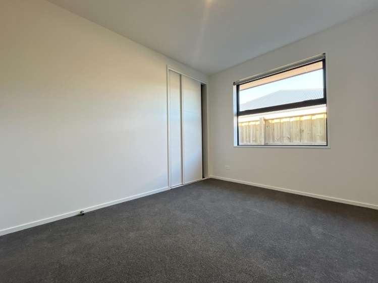 76 Accadia Drive 11103_7