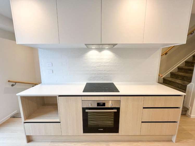 10/9 Aeroview Drive 1603_6