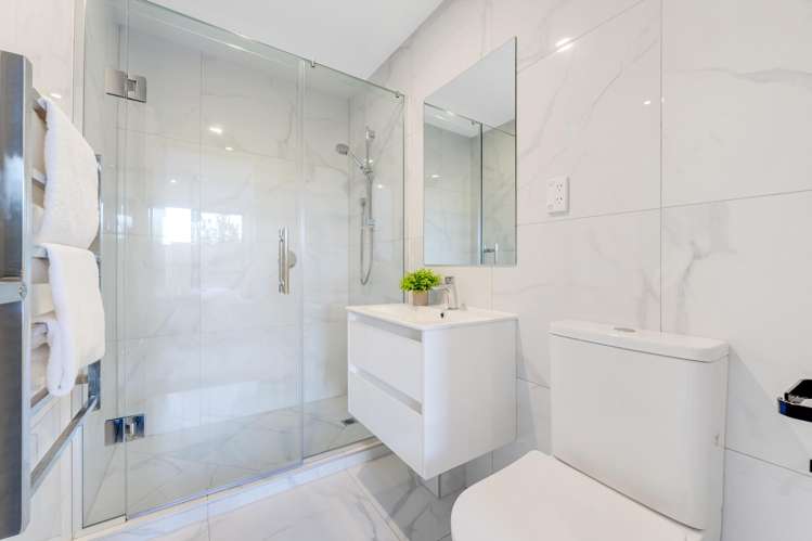 4 Te Whitinga Lane Flat Bush_15