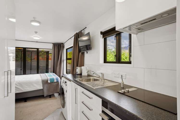 13 Malaghan Street Queenstown_19