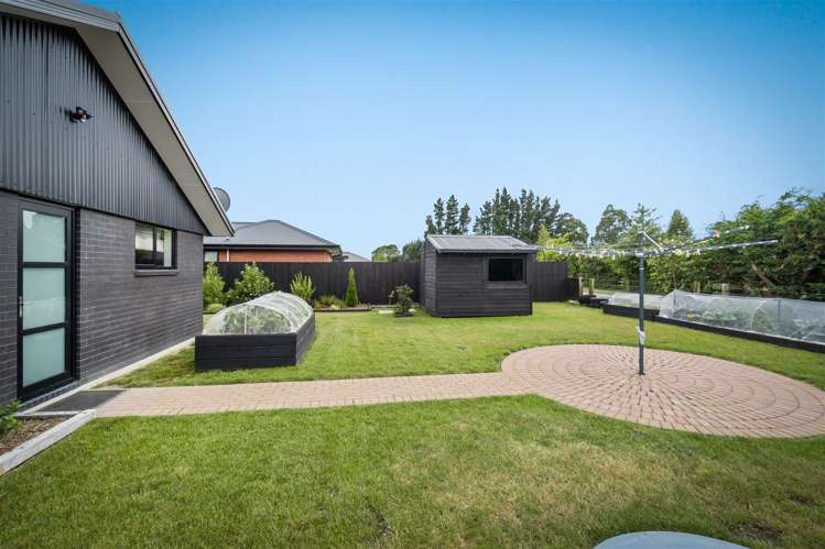 17 Cedric Place Darfield_11