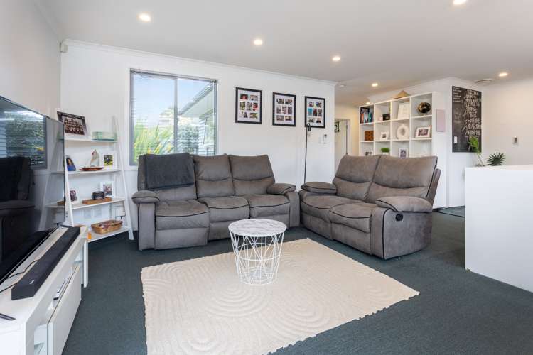 32 Queen Mary Avenue New Lynn_10