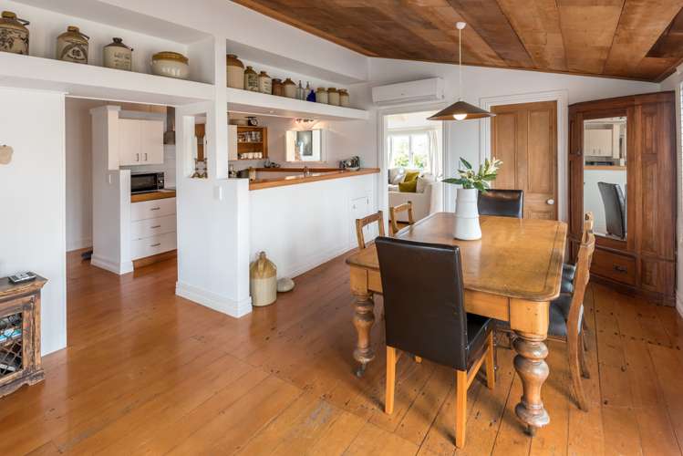 61 Beach Road Mellons Bay_8