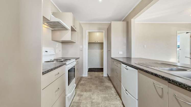 18 Byron Grove Owhata_7