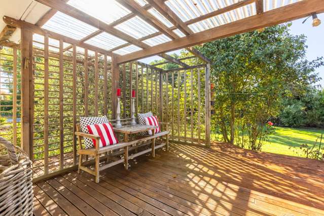 A private lifestyle oasis minutes from town