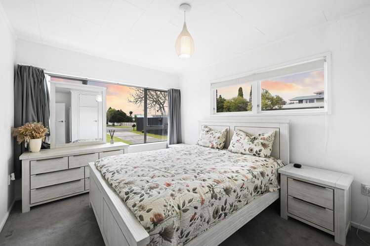 59 Resthill Crescent Glenview_10