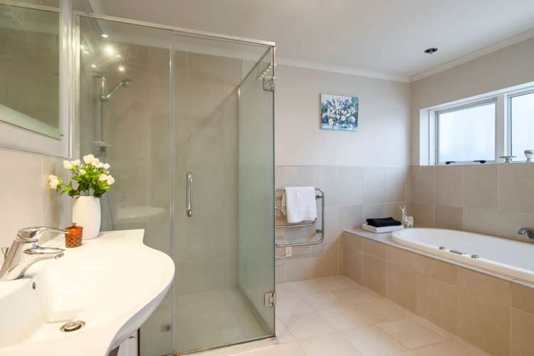 29 Colmar Road Mellons Bay_15