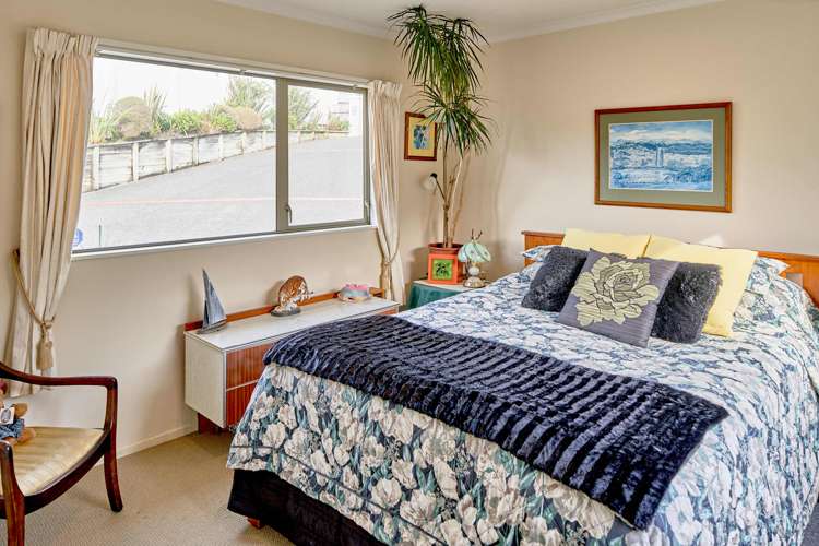 28 Saint Ives Drive Camborne_16