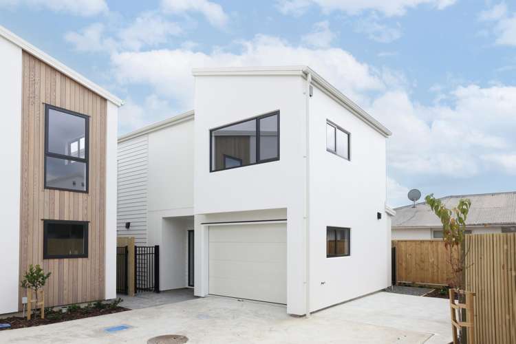 745-747 Fergusson Drive_0