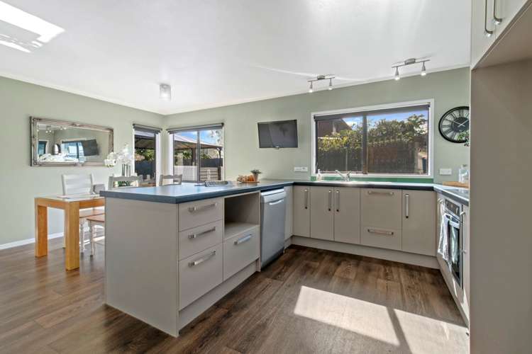 2/6 Acland Place Botany Downs_11