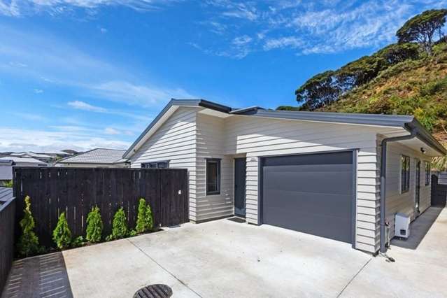 Charming 3 BD home in Whitby (optional furnishing)