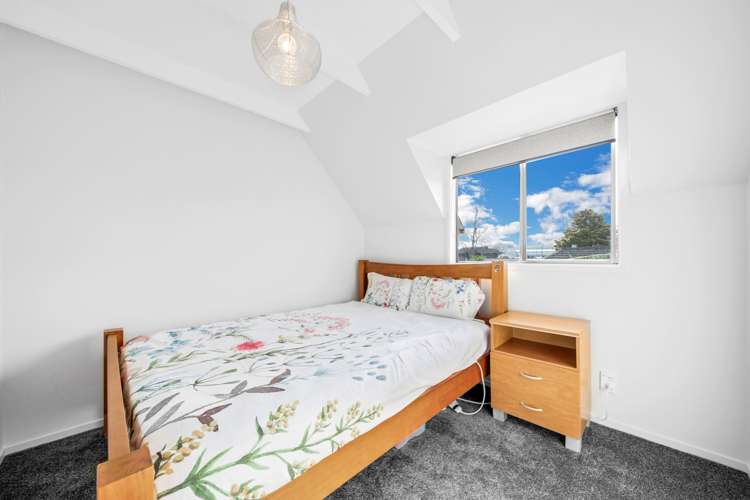 1/33 Challen Close Conifer Grove_22