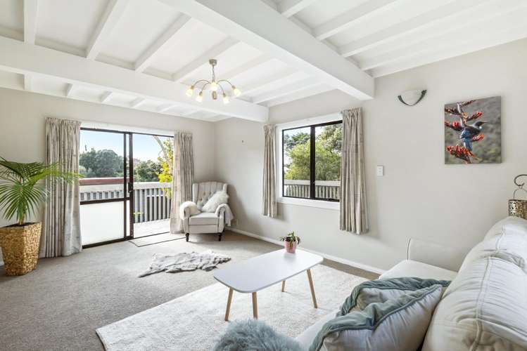 1/70 Ayton Drive_3