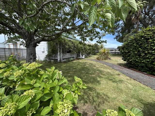 “Timeless Character, Space & Sun – A Perfect Family Retreat”