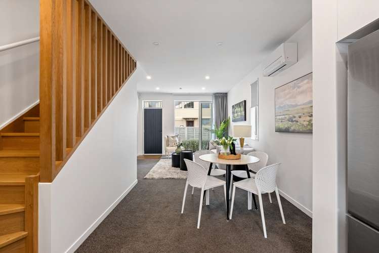 2/30 Pirie Street Mount Victoria_1