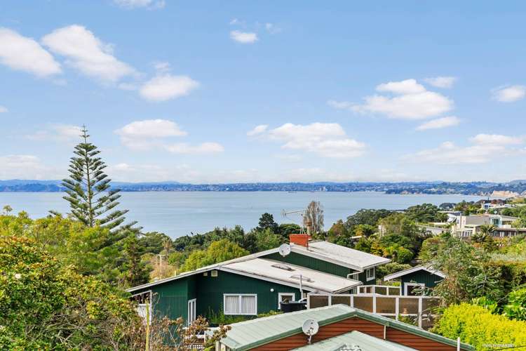 2/126 Beach Road Castor Bay_3