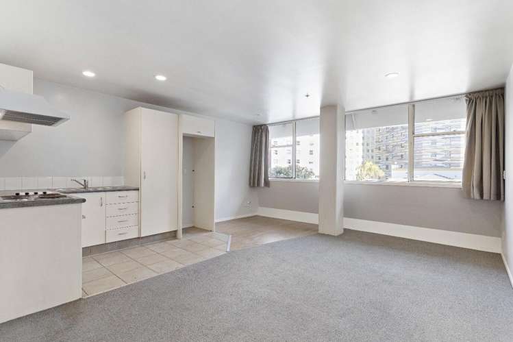 8F/2 Whitaker Place_4