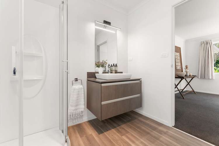 4 Fender Close Pyes Pa_8