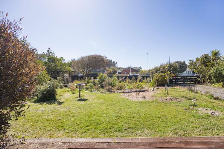 8 Cousins Avenue East Foxton Beach_15