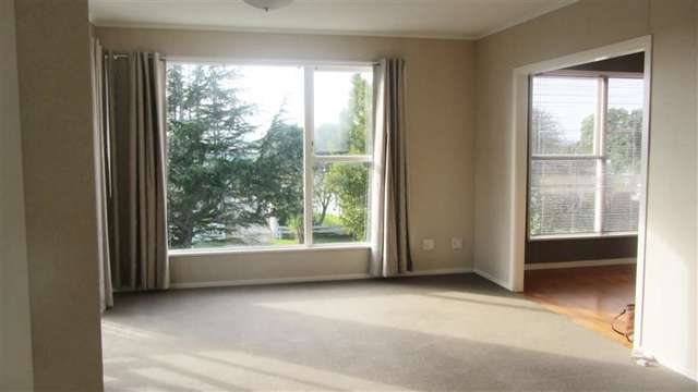 11 Finlow Drive Te Atatu South_1