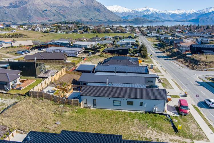 211 Aubrey Road Wanaka_8