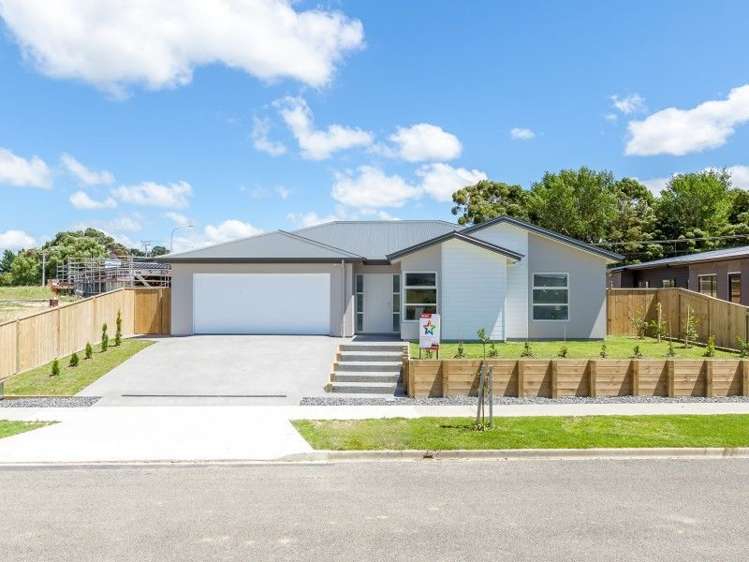 15 Coutts Way Fitzherbert_22