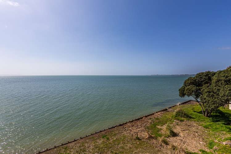 8a Crispe Road Clarks Beach_20