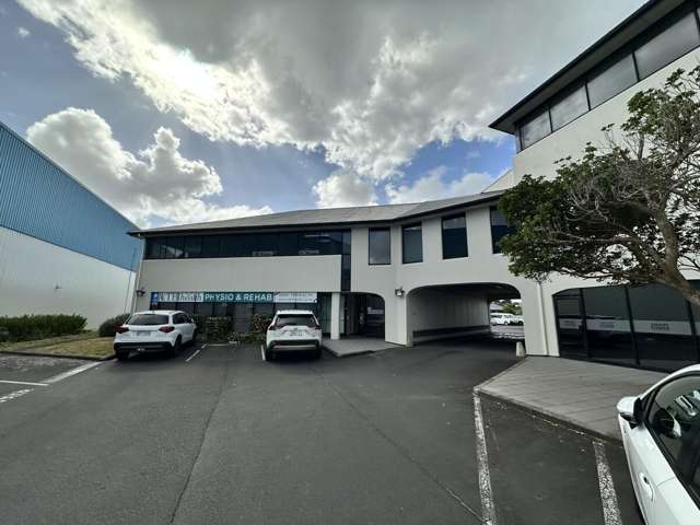 Ground Floor Offices Available in  Lincoln Manor
