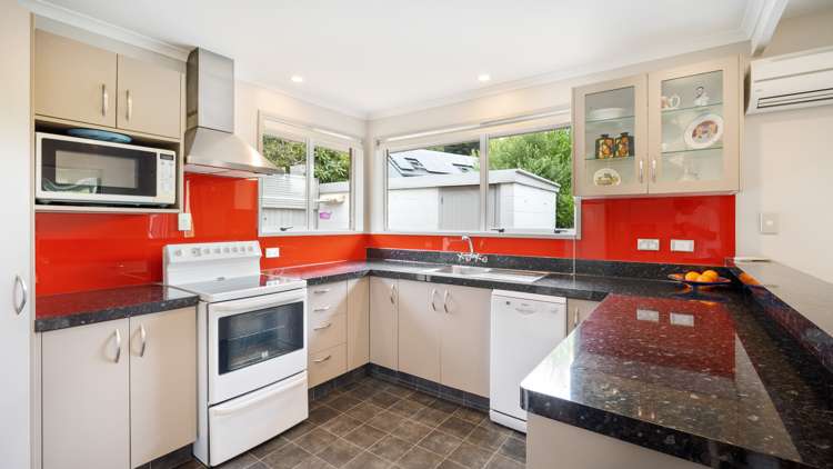 2/8 Charlene Place Hillsborough_2