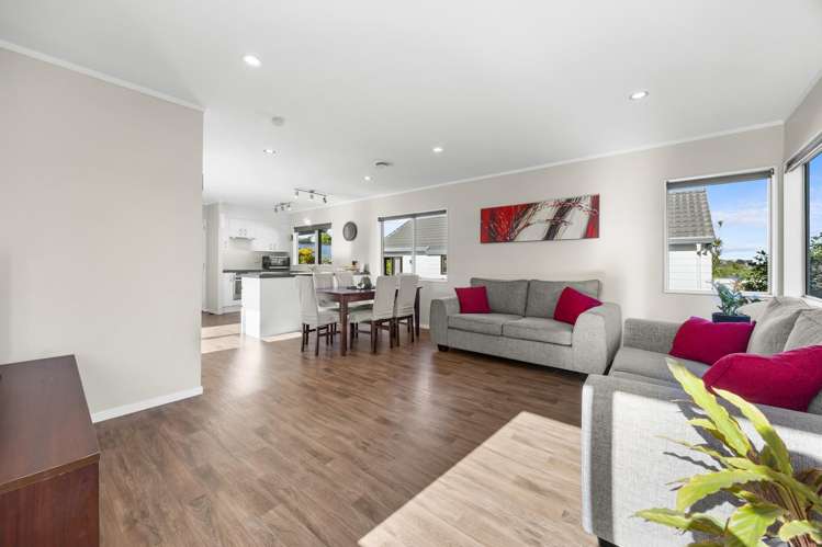 1/144 Bradbury Road Botany Downs_1