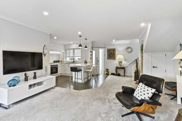 2/50 Cook Street Howick_2