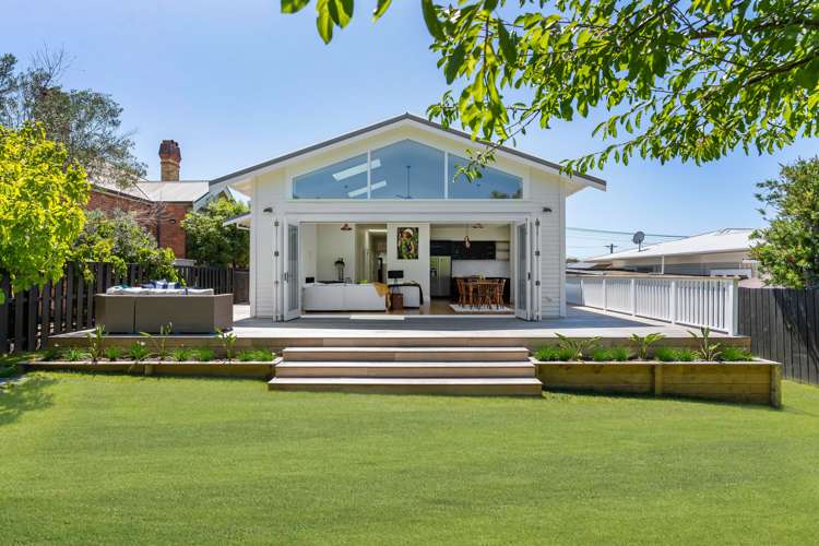 11 Empire Road Devonport_17