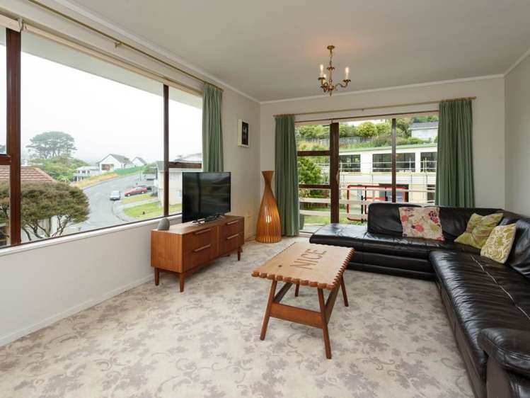 16 Paddington Grove Karori_1