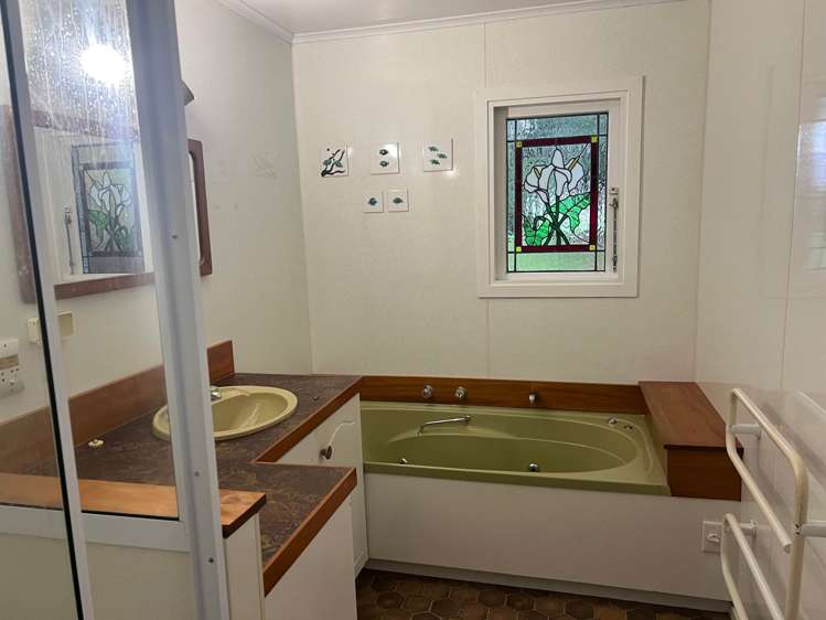 631 State highway 16 Kumeu_11