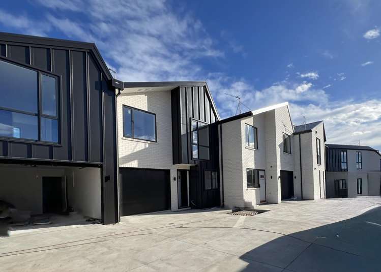2/133 Blighs Road_0