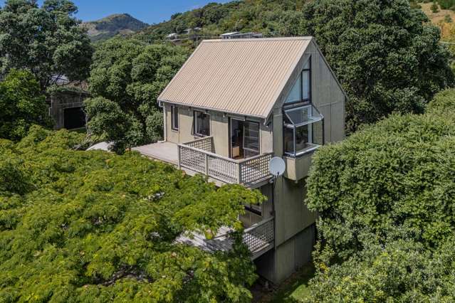 A Much-Loved Family Bach in Opito Bay