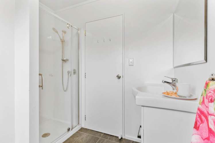 1/84 Parrs Cross Road Henderson_12