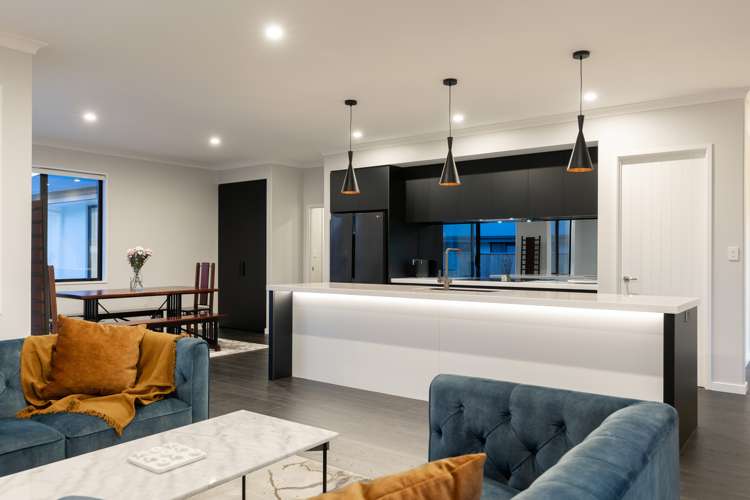 3 Caproni Road Burleigh_3