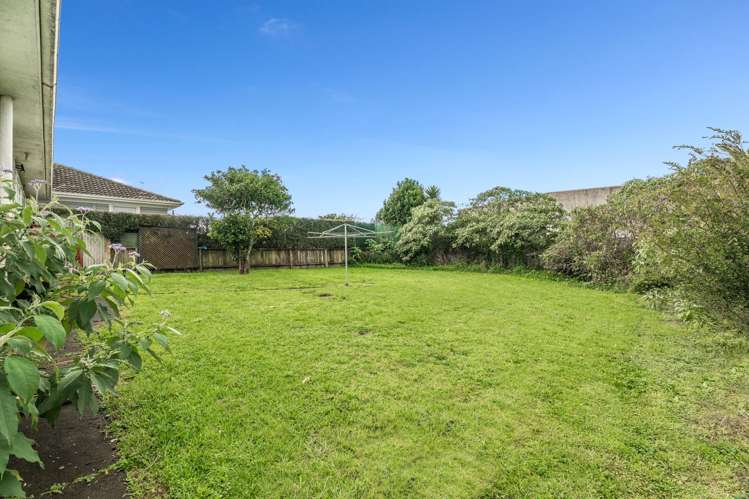 37 Featherston Crescent Otara_13