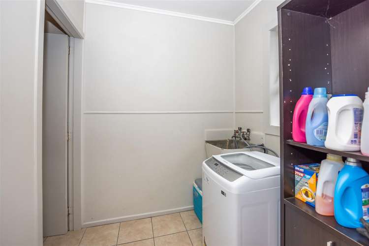 8 Snead Place Hamilton East_11