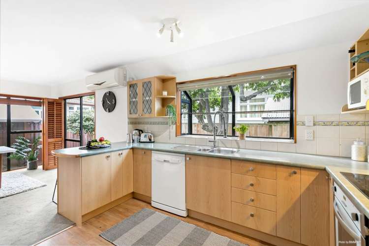 152 The Drive Epsom_12