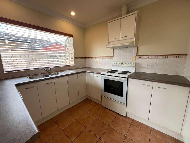 2/7 Argyle Avenue Pahurehure_1
