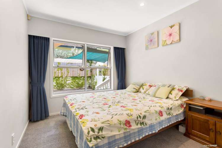 2/4 Noumea Place Mairangi Bay_12