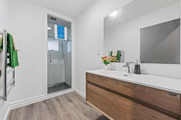 25a Hewlett Road Massey_12