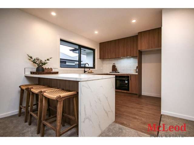 Stylish & Spacious Townhouse in the Heart of Ashburton