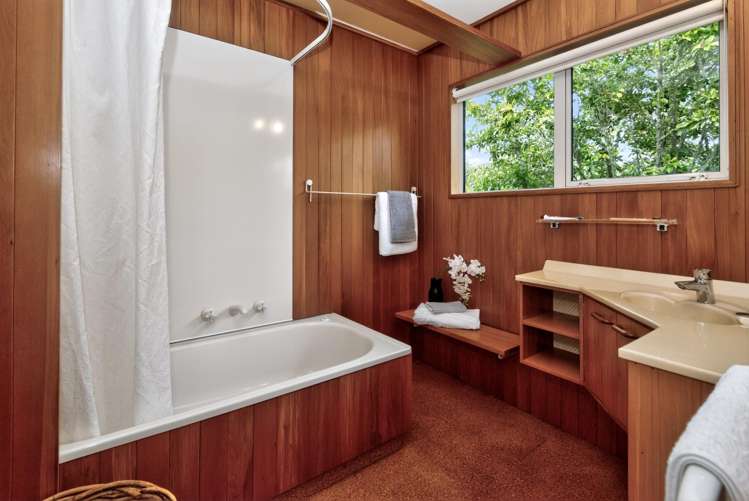 20 Colmar Road Mellons Bay_20